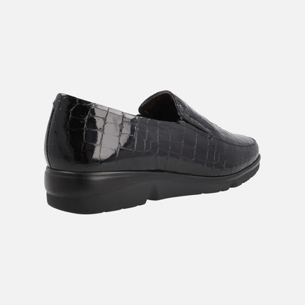 Comfort moccasins in croco patent leather with side elastics