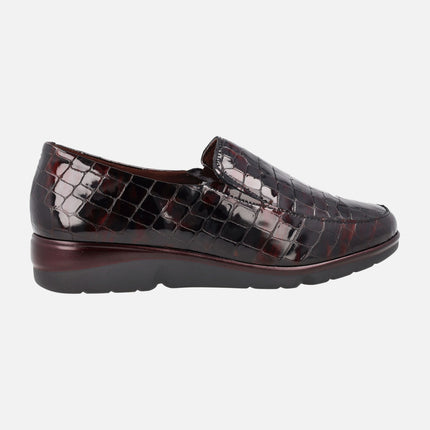 Comfort moccasins in croco patent leather with side elastics