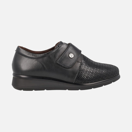 Comfort shoes for women with velcro closure