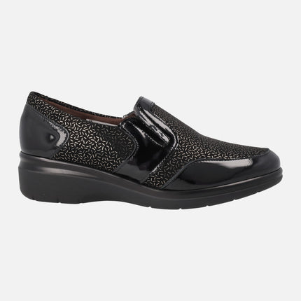 Comfy Moccasins in black patent leather Combined with printed fabric