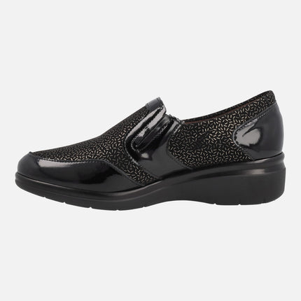 Comfy Moccasins in black patent leather Combined with printed fabric