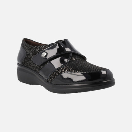 Comfort shoes in black patent leather and printed fabric with velcro closure