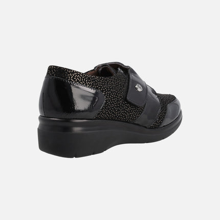 Comfort shoes in black patent leather and printed fabric with velcro closure