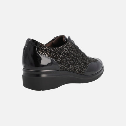 Comfort sneakers in patent leather and printed fabric with elastics