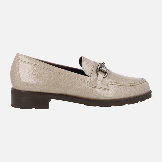 Patent leather moccasins with metallic ornament