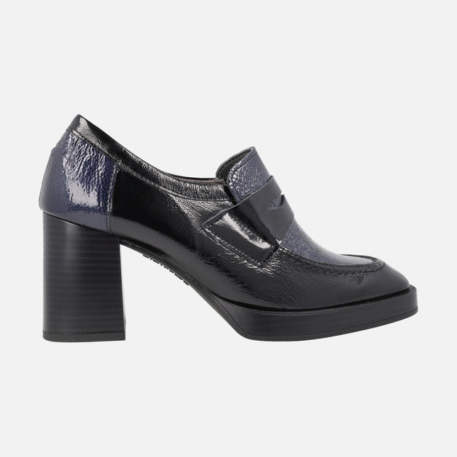 Mocasines de charol con tacón y plataforma en combinado negro - azul