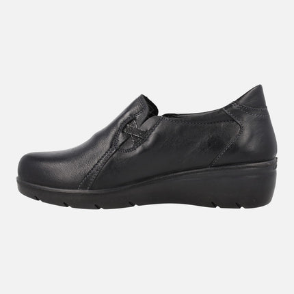 Comfort leather shoes for women with lateral elastics