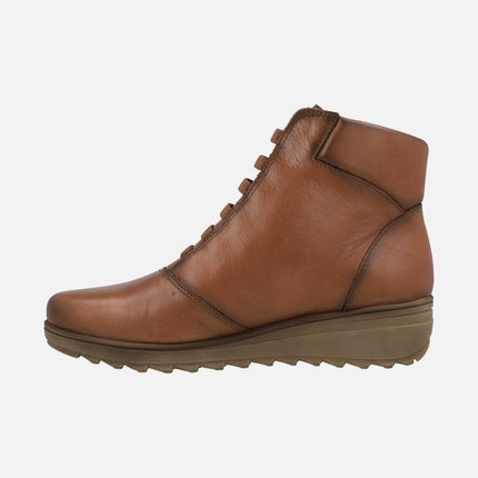 Brown leather boots with elastics and side zipper