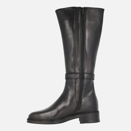 Susi Black leather boots with high leg and elastic