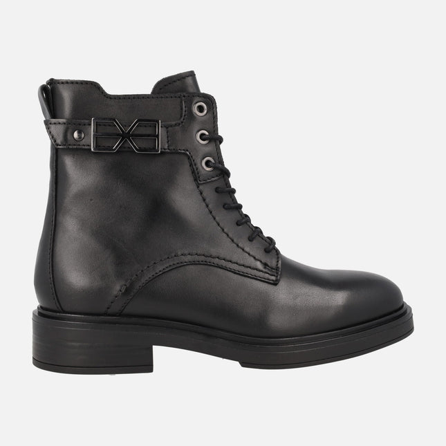 Malawi Black leather boots with laces and zipper