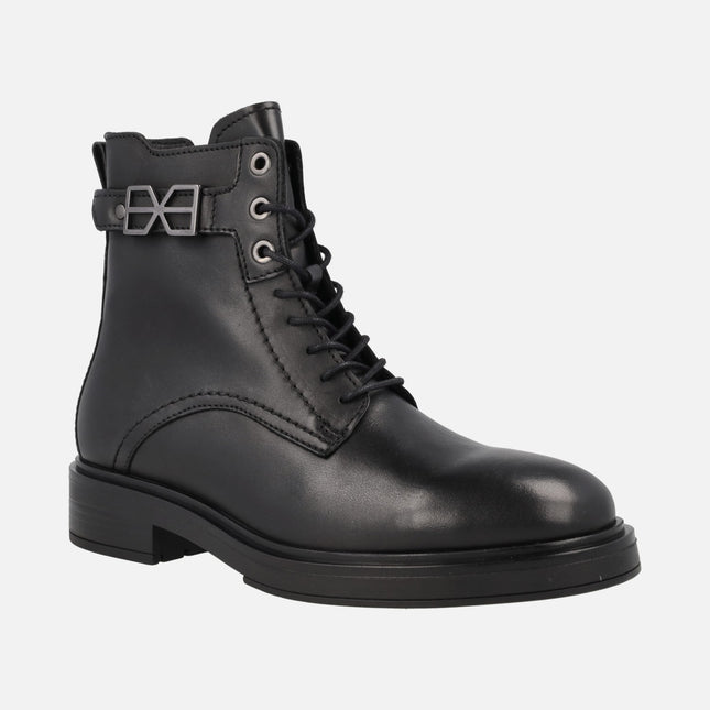 Malawi Black leather boots with laces and zipper