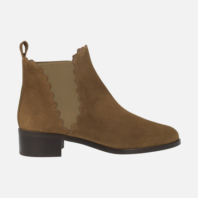 Chelsea style boots in brown suede leather