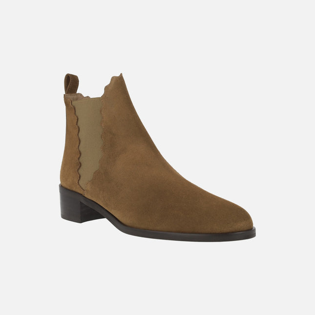 Chelsea style boots in brown suede leather