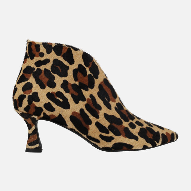 Heeled booties in leopard animal print