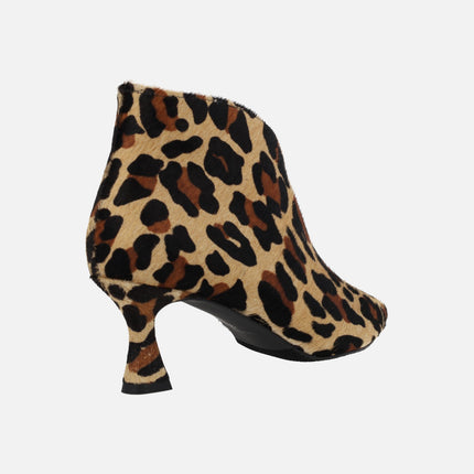 Heeled booties in leopard animal print