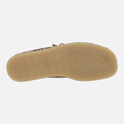 Botines de cordones en piel serraje leopardo estilo wallabee