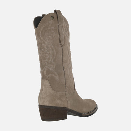 Botas cowboy en serraje taupe con bordados