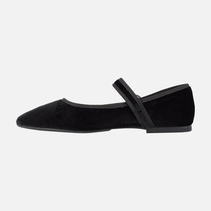 Black velvet flats with round buckle