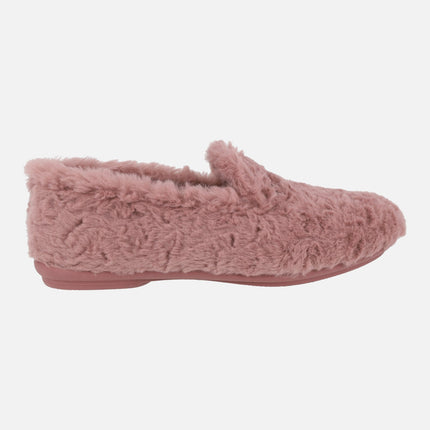 Closed house slippers in pink 