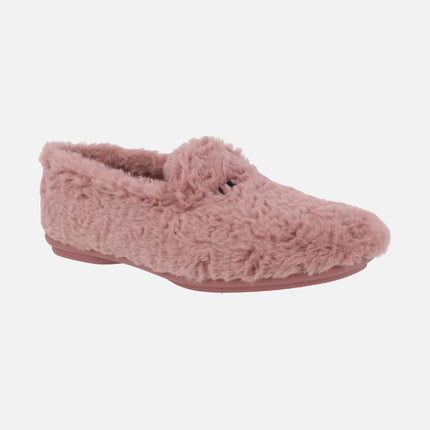 Closed house slippers in pink 