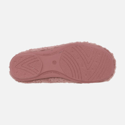 Closed house slippers in pink 