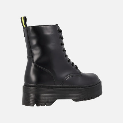 Botines de cordones estilo militar con plataforma en piel brillo negra