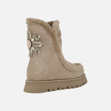 Jewel Boots in Beige Suede with Flower detail