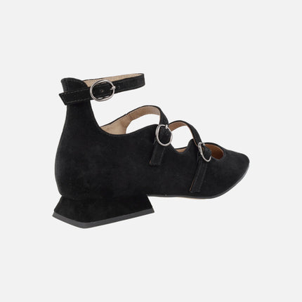 Black suede ballerinas with buckles and bracelet to the ankle