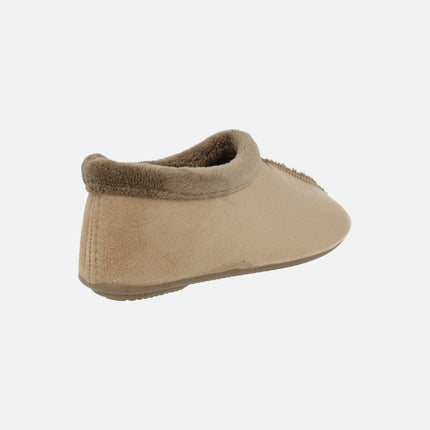 Zapatillas de casa cerradas para mujer en afelpado camel con ribete de pelo