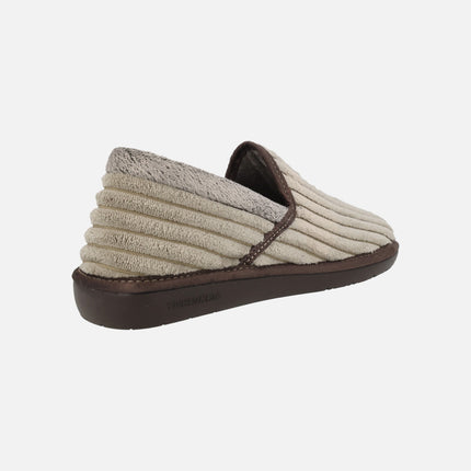 Closed house slippers for men in soft corduroy fabric