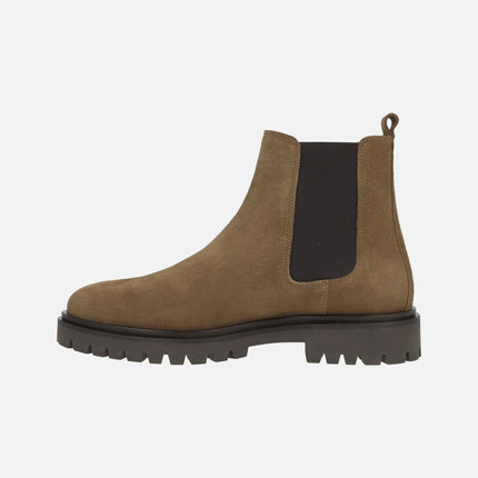 Chelsea -style man booties in camel suede