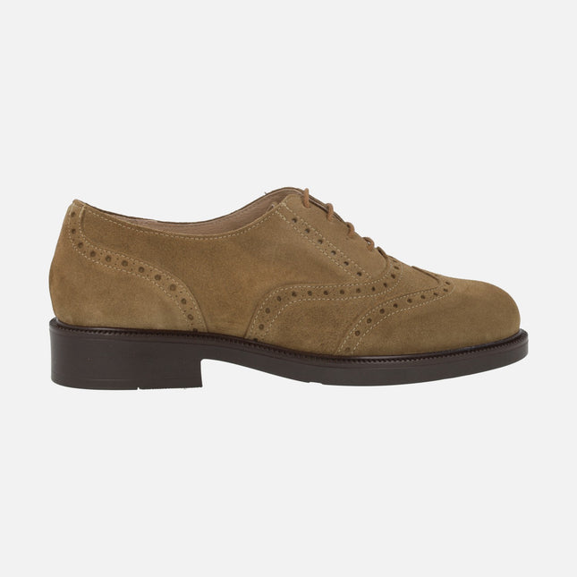 Zapatos oxford en serraje camel con detalle de picados