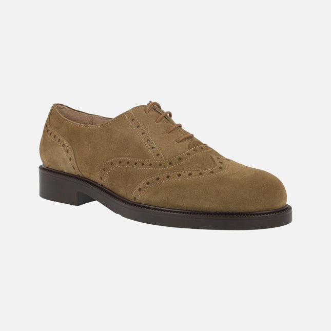 Zapatos oxford en serraje camel con detalle de picados