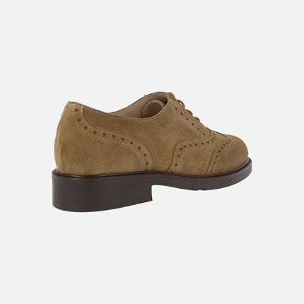 Zapatos oxford en serraje camel con detalle de picados