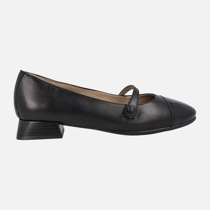 Black leather mary jane shoes with toe in patent leather