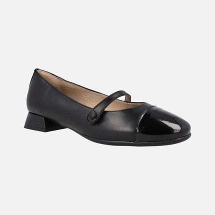 Black leather mary jane shoes with toe in patent leather