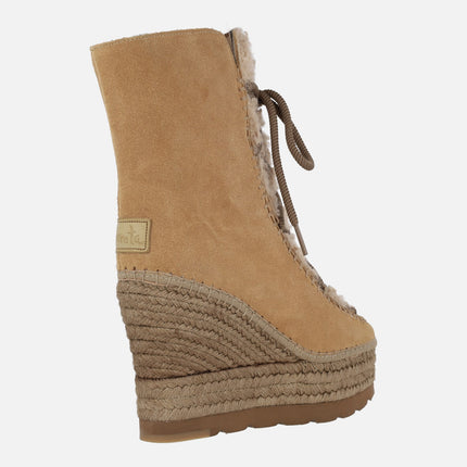 Botas de ante estilo esquimal con pala de borreguillo y cuña alta de yute