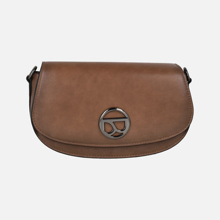 Bolsos bandolera Chiclana con tapa y adorno metálico