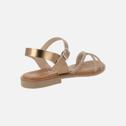 Sandalias planas con tiras de strass y pulsera al tobillo con hebilla