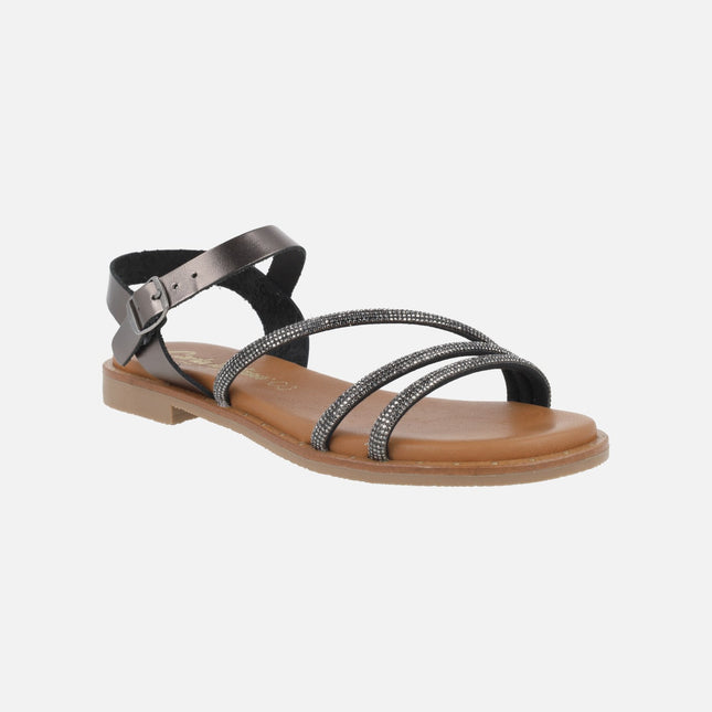 Sandalias planas con tiras de strass y pulsera al tobillo con hebilla