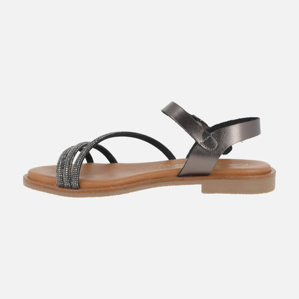 Sandalias planas con tiras de strass y pulsera al tobillo con hebilla