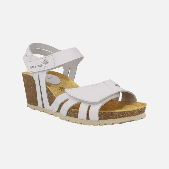 Sandalias de piel con cuña y cierre de velcros