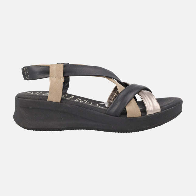 Sandalias de tiras de piel combinadas y cuña baja