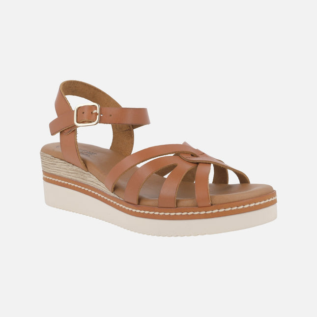 Sandalias marrones de piel con pulsera al tobillo y cierre de hebilla