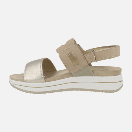 Sandalias combinadas en oro y beige con cierre de velcro