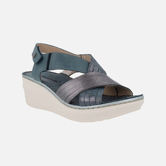 Sandalias de piel con tiras cruzadas y cierre de velcro