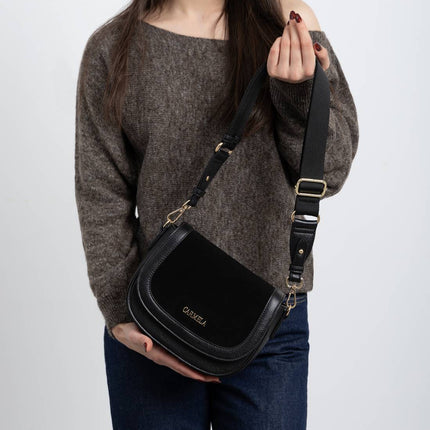 Bolsos bandolera con tapa en combinado de piel y sintéticos