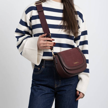 Bolsos bandolera con tapa en combinado de piel y sintéticos