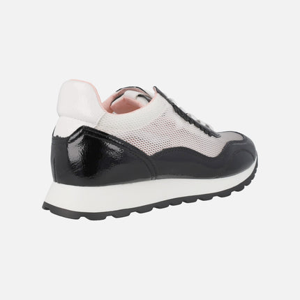 Zapatillas deportivas combinadas con cierre de cordones