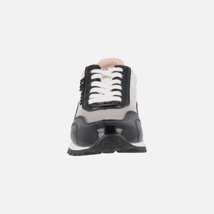 Zapatillas deportivas combinadas con cierre de cordones